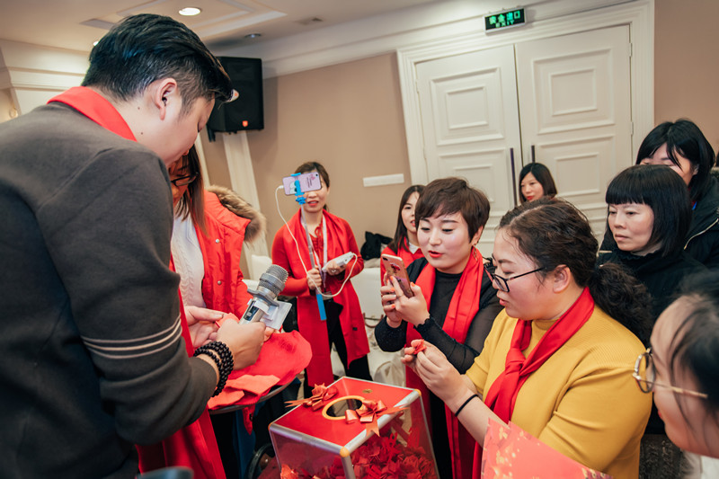 湖北恩威藥業(yè)-年會(huì)抽獎(jiǎng)活動(dòng) 湖北恩威藥業(yè)-年會(huì)抽獎(jiǎng)活動(dòng)