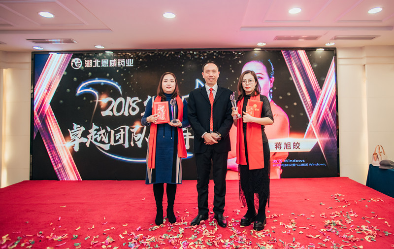 頒獎(jiǎng) 頒獎(jiǎng)