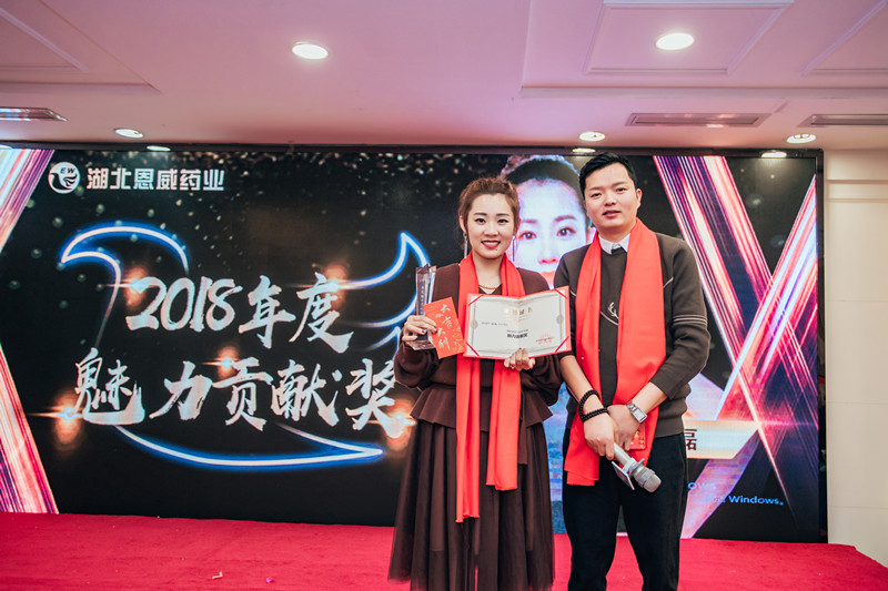 頒獎(jiǎng) 頒獎(jiǎng)